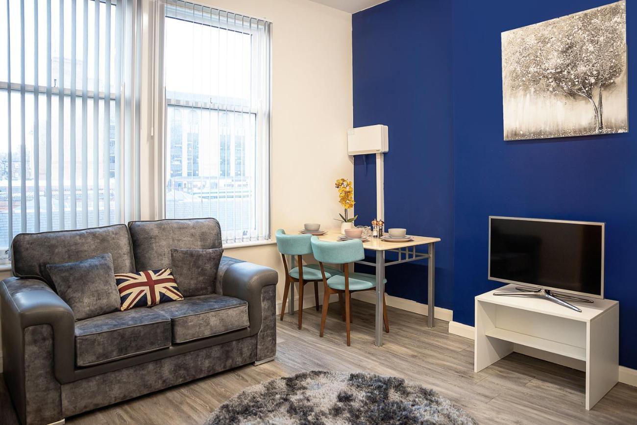 Betty'S Apartment- Metres From Train Station 해러게이트 외부 사진